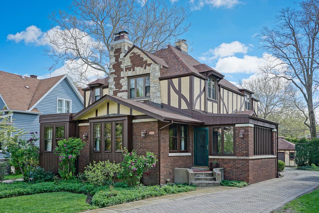 9151 S Hoyne Ave., Chicago, IL 60643