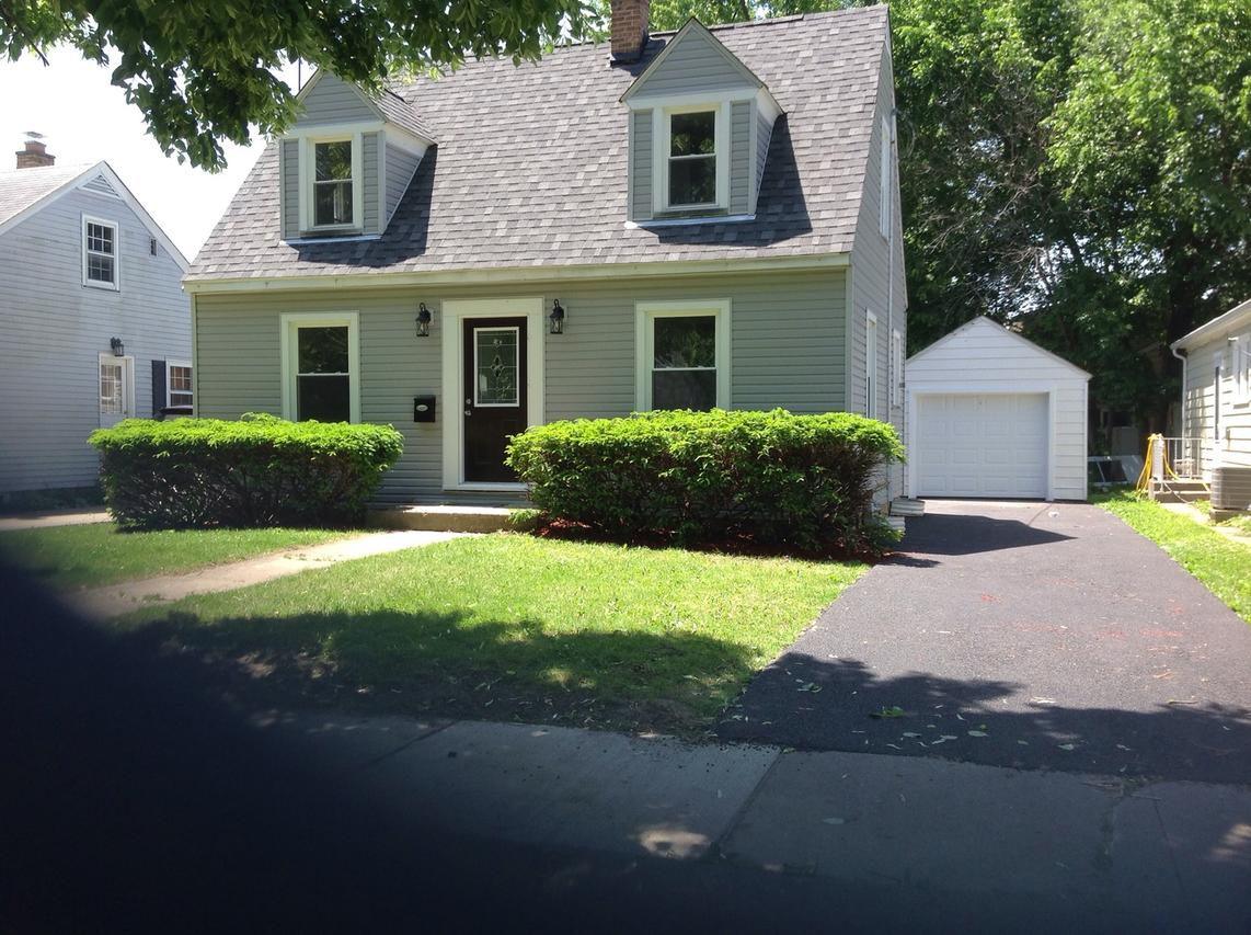 537 Farnum Ave., Aurora, IL 60505