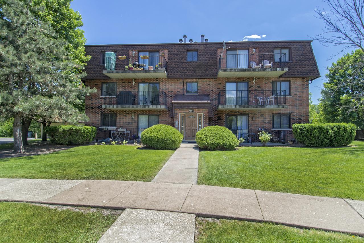 1204 Whispering Hills Ct. #204, Naperville, IL 60540