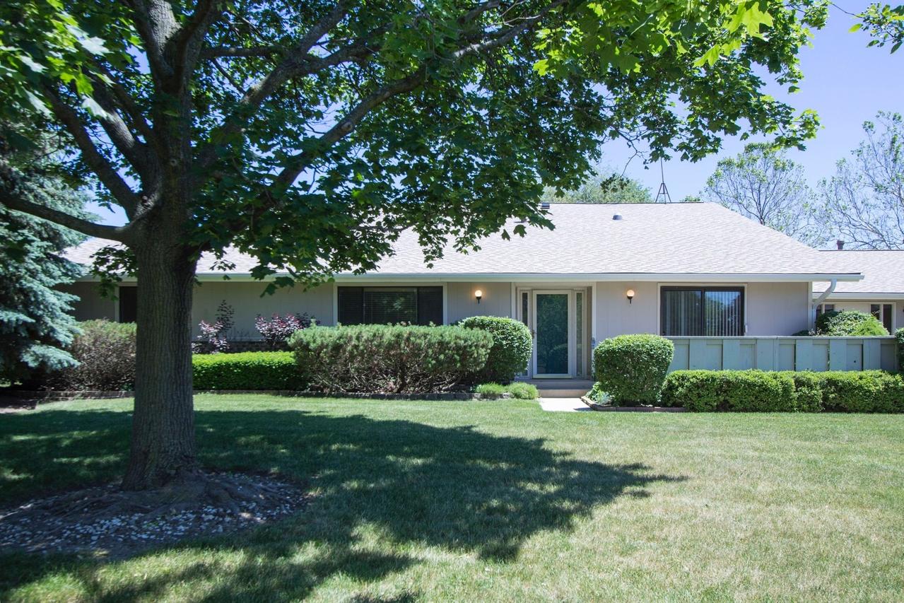941 Wiltshire Dr. #B, Mchenry, IL 60050