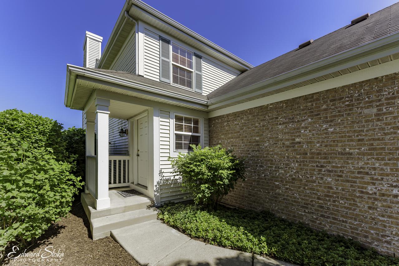 1566 Glacier Cir., Crystal Lake, IL 60014