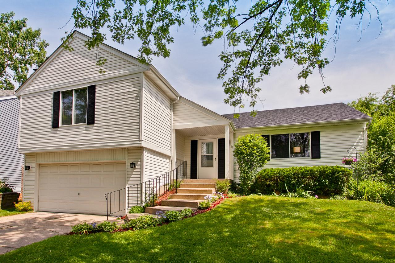 73 Monterey Dr., Vernon Hills, IL 60061