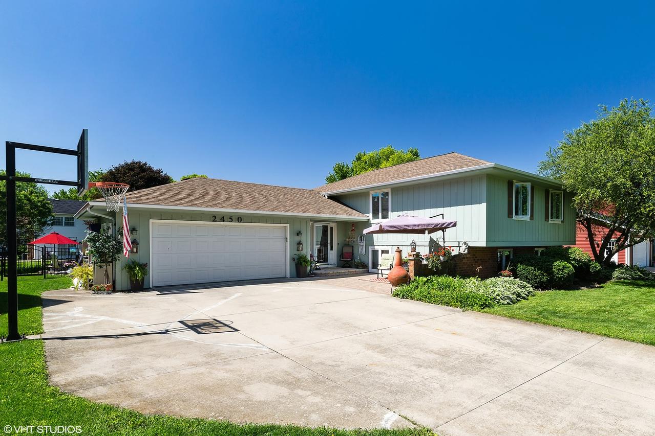 2450 Bradford Dr., Aurora, IL 60506