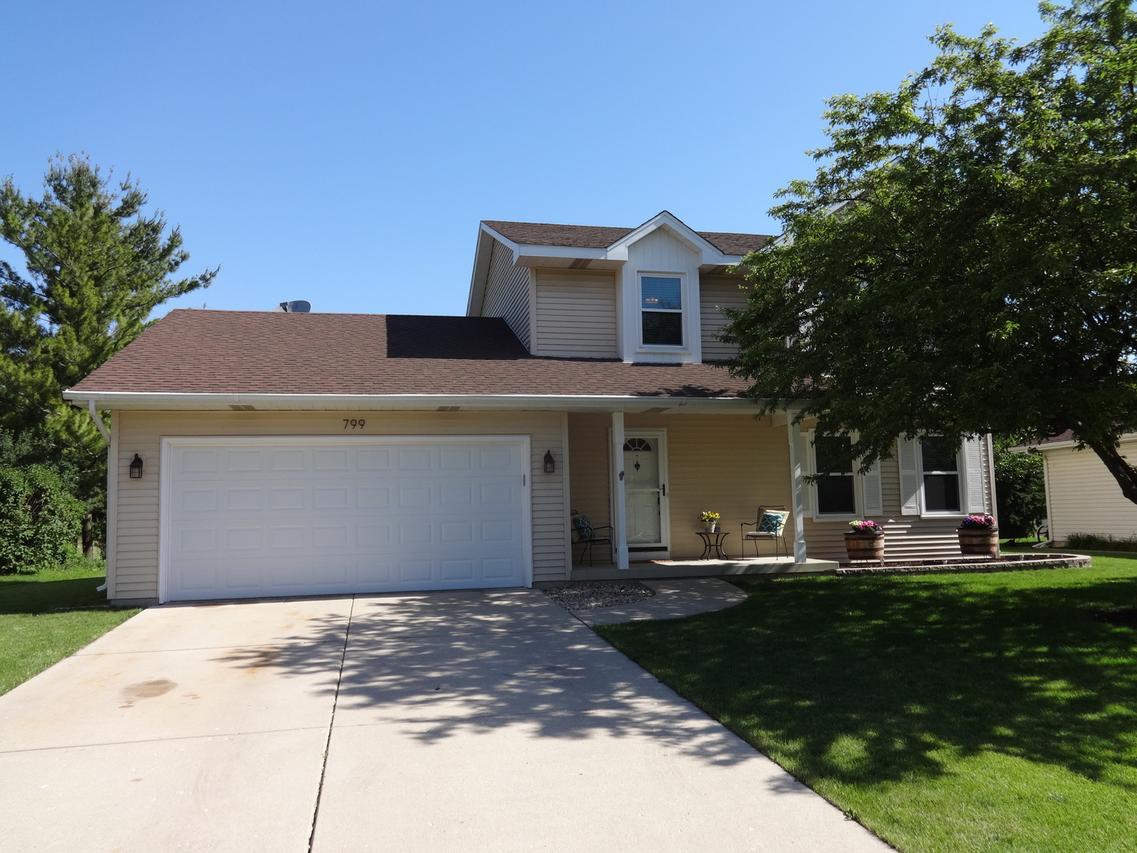 799 Butternut Dr., North Aurora, IL 60542