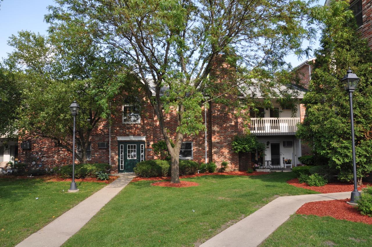 4303 W Shamrock Ln. #2D, Mchenry, IL 60050