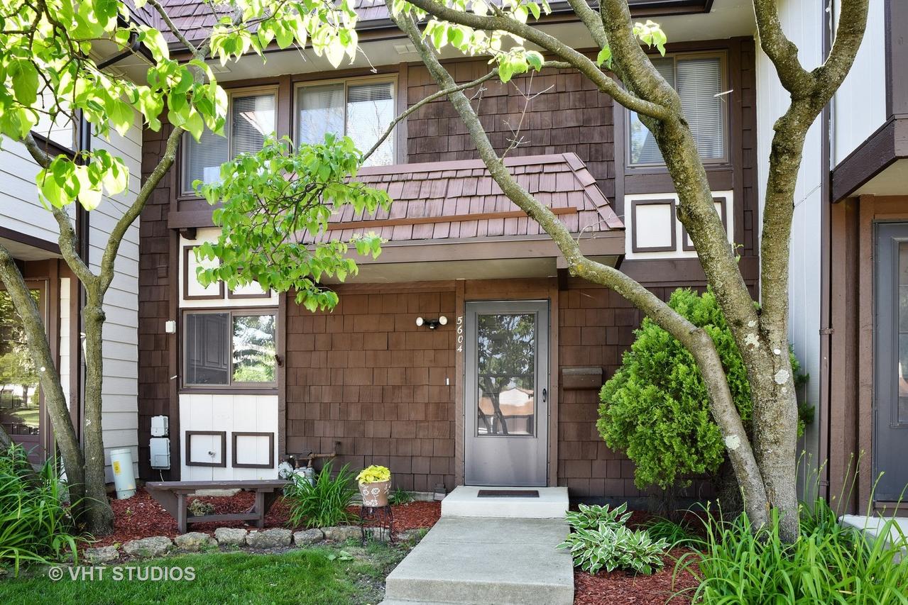 5604 Court Leona, Hanover Park, IL 60133