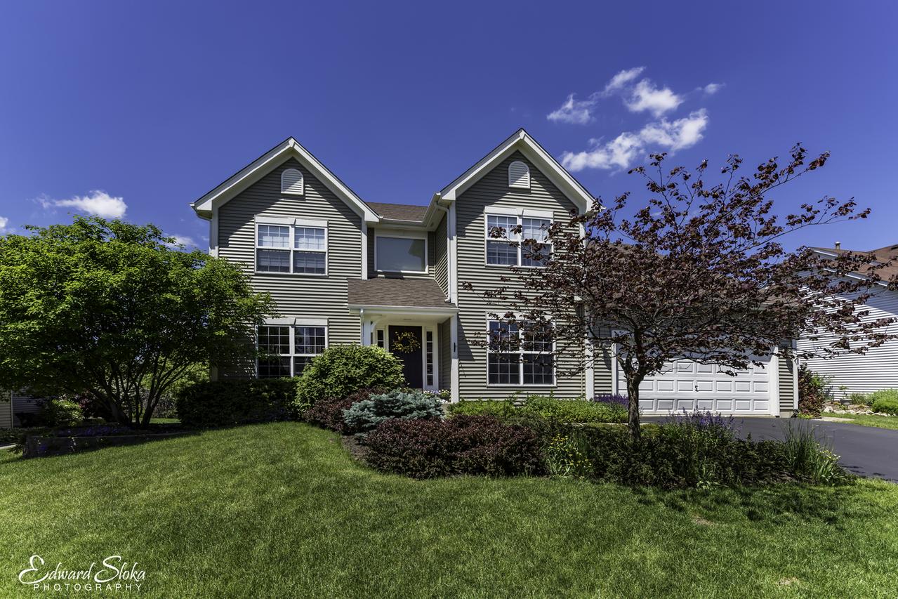 1216 Boxwood Dr., Crystal Lake, IL 60014