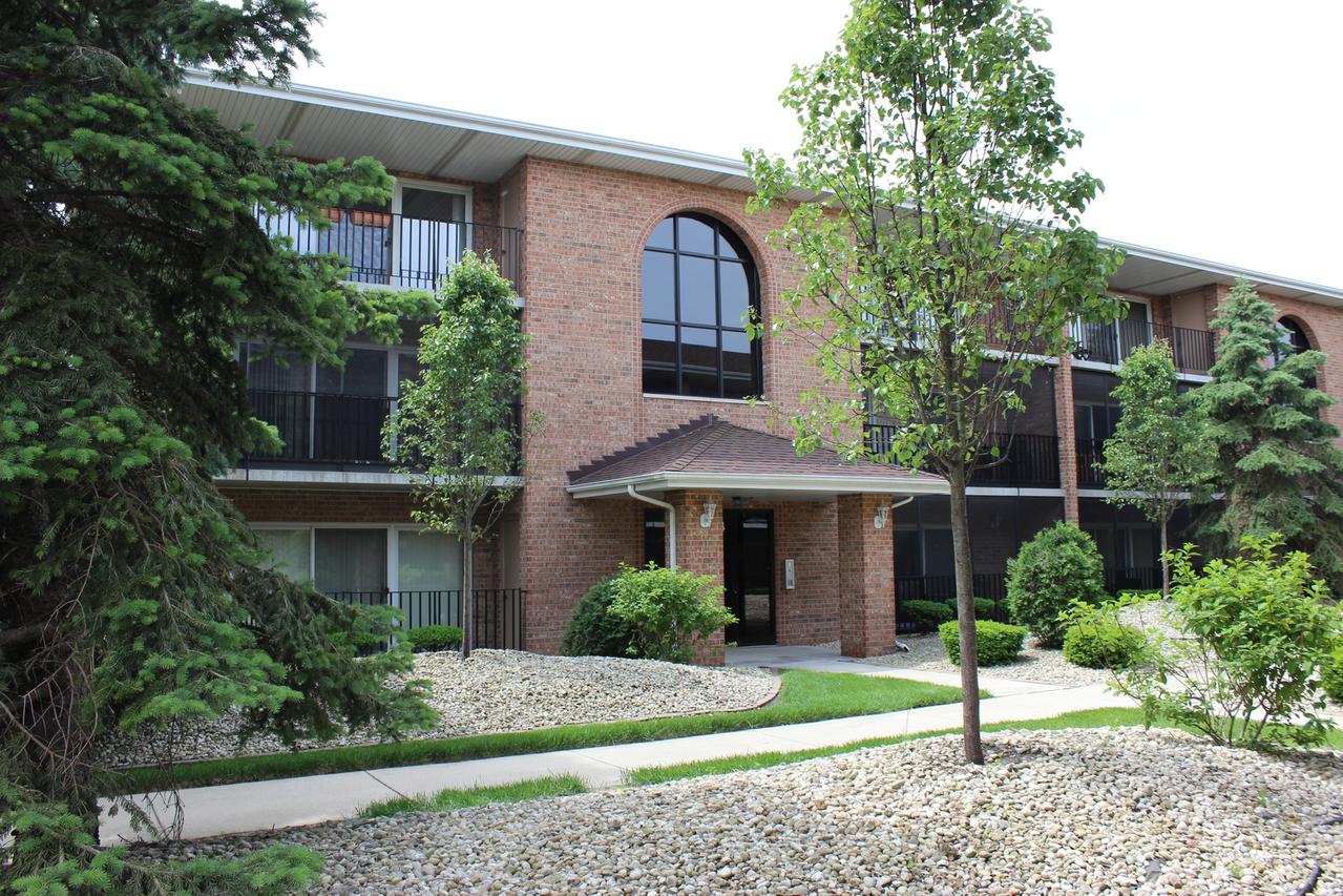13434 E Circle Dr. #405, Crestwood, IL 60445