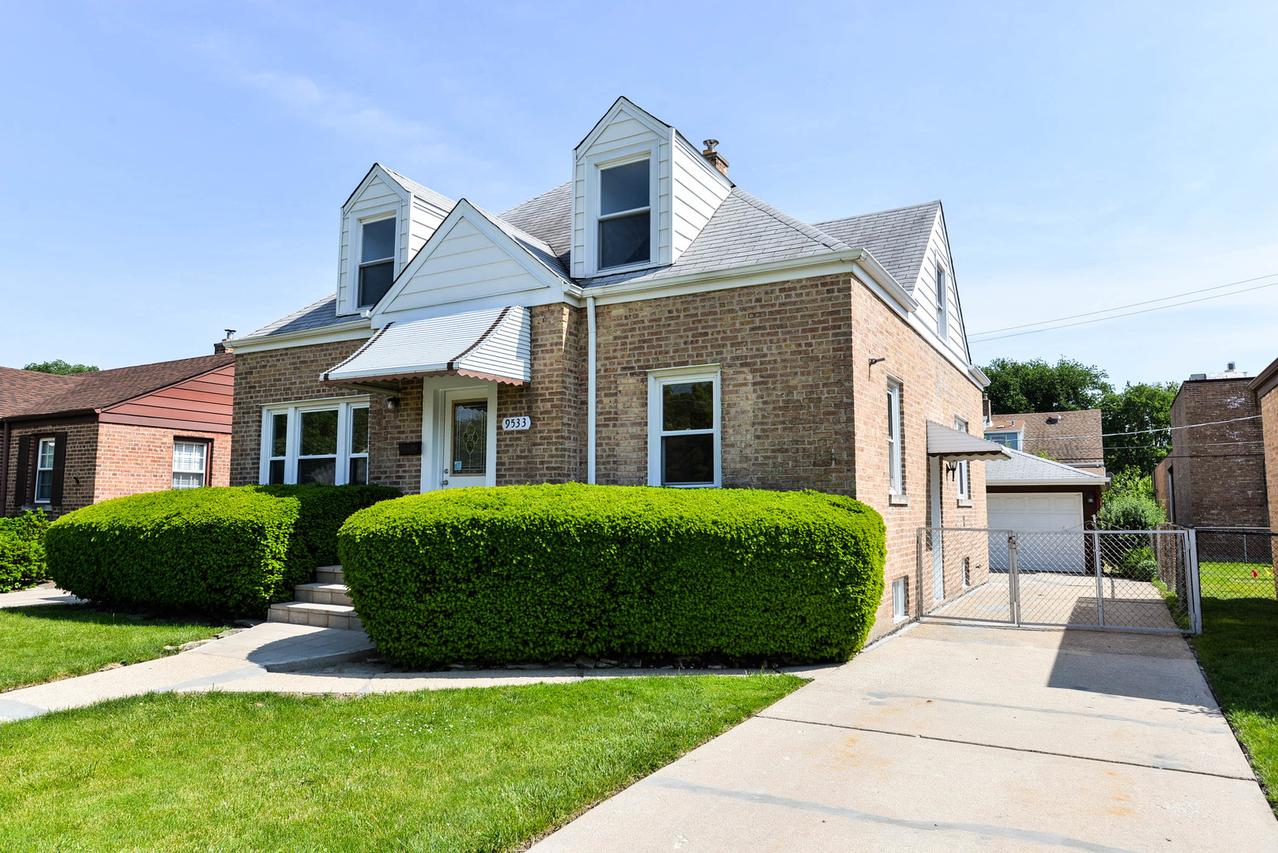 9533 Davis St., Franklin Park, IL 60131