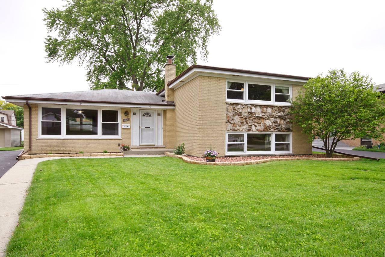 10616 Lockwood Ave., Oak Lawn, IL 60453