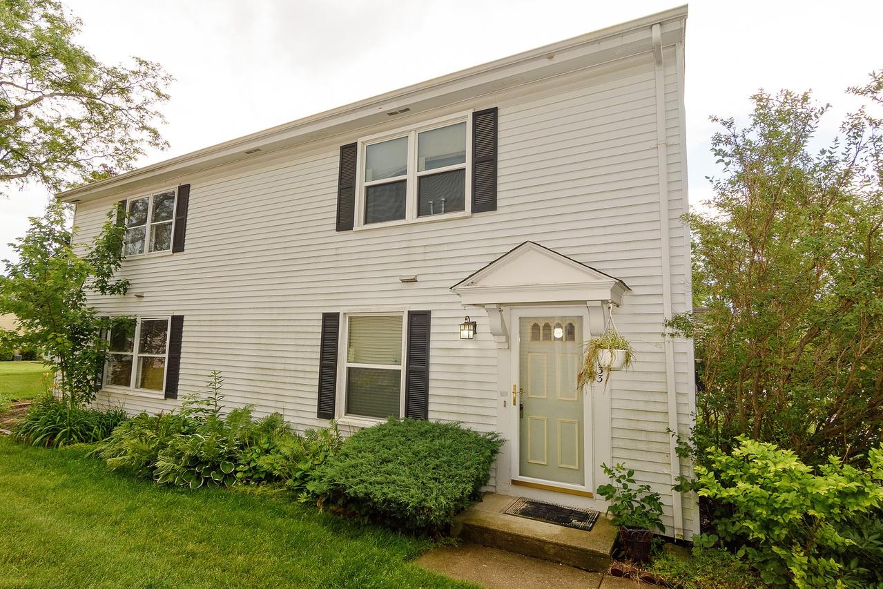 233 Sunset Ct., Vernon Hills, IL 60061