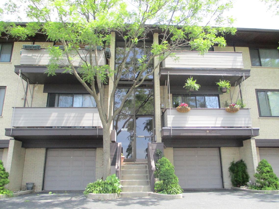 1720 Dempster St. #C, Park Ridge, IL 60068