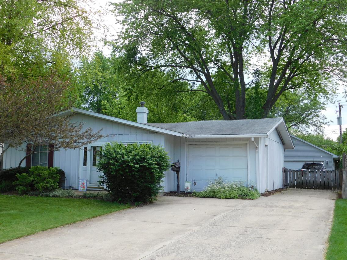 1428 Crestwood Dr., Aurora, IL 60506