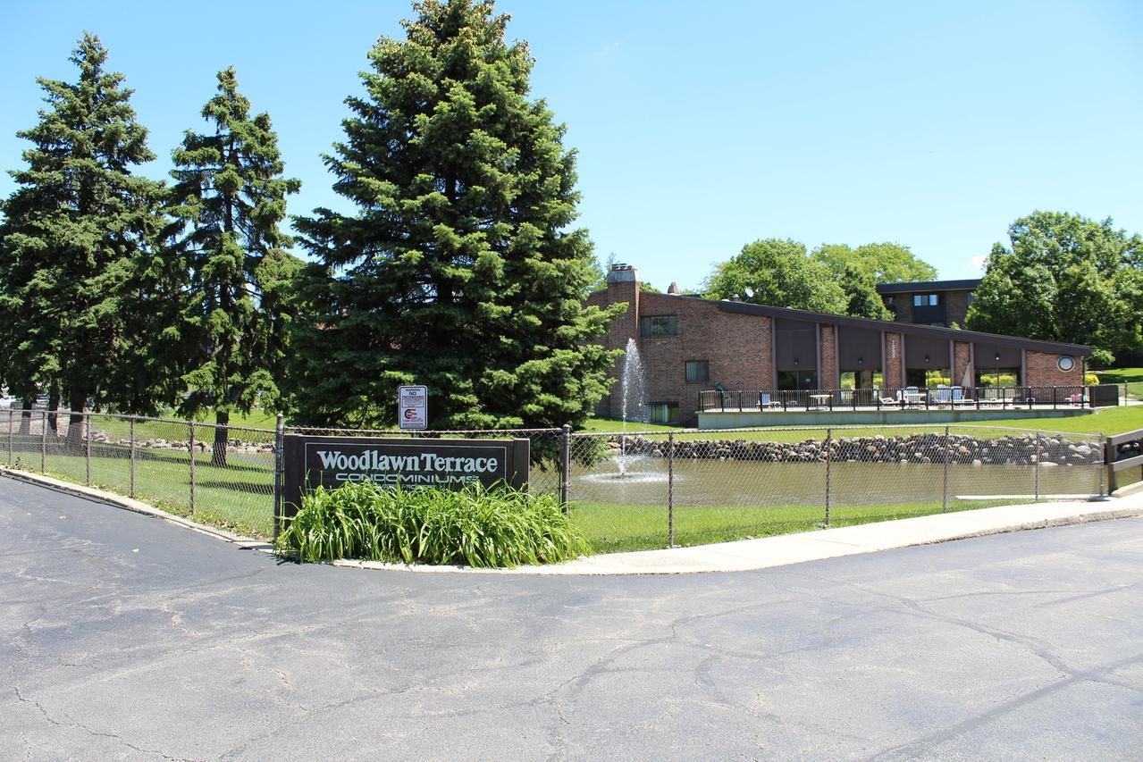 1504 Woodbridge Rd. #2E, Joliet, IL 60436