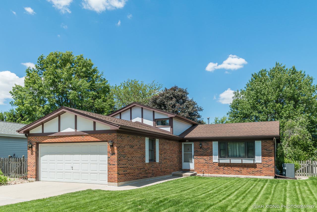 75 Meadows Dr., Sugar Grove, IL 60554