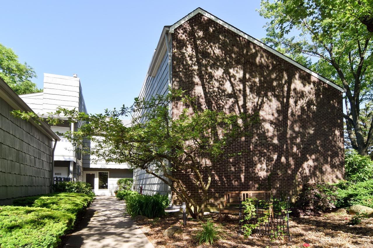 1526 Stonebridge Tr. #1-4, Wheaton, IL 60189
