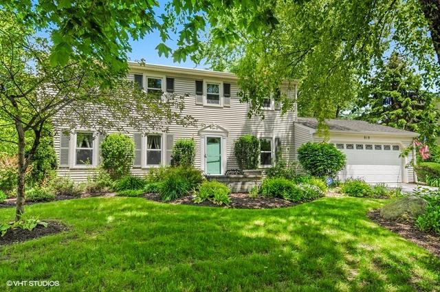 919 Knoll Dr., Naperville, IL 60565