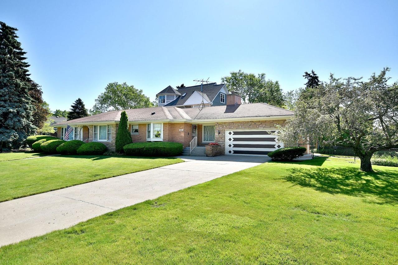 5645 N New Hampshire Ave., Chicago, IL 60631