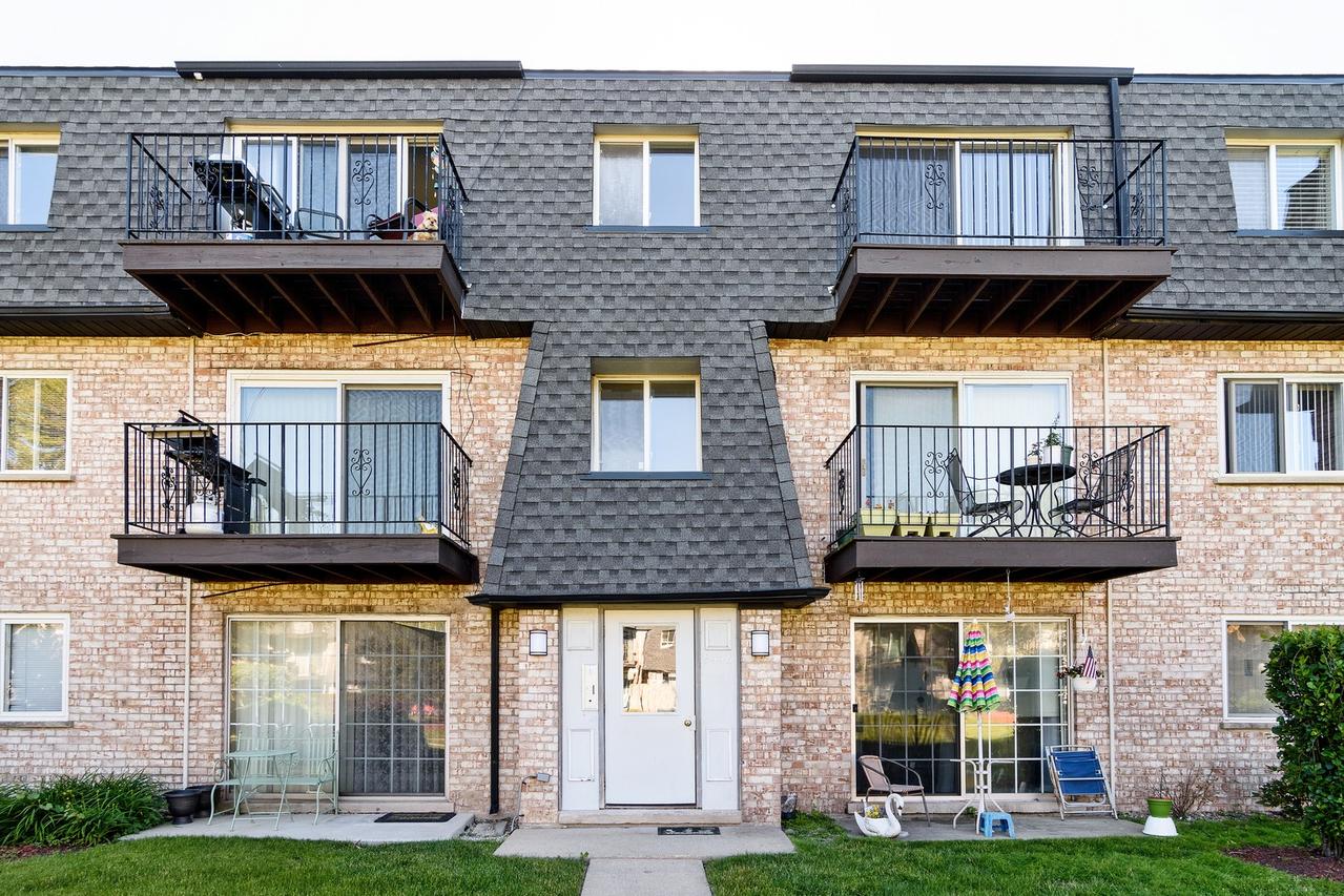 9446 Bay Colony Dr. #3S, Des Plaines, IL 60016