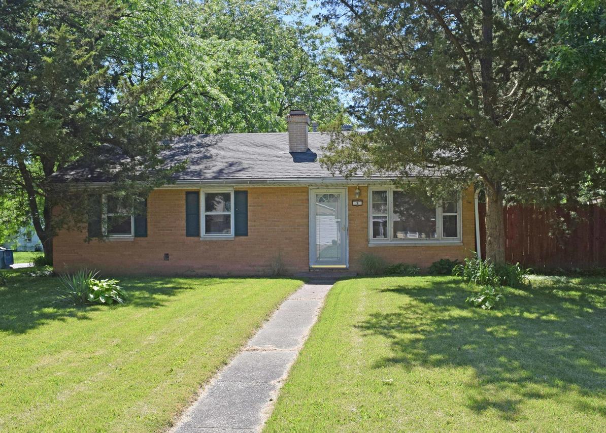 9 Hedge Ct., Champaign, IL 61821