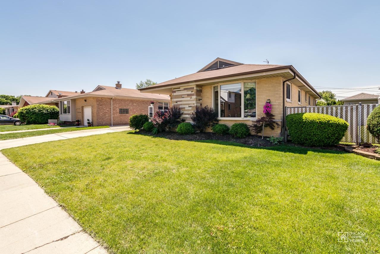 3707 W 113th St., Chicago, IL 60655