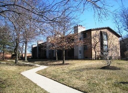 318 Sheridan Dr. #1E, Willowbrook, IL 60527