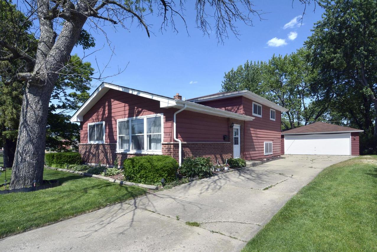 1319 N Arlington Heights Rd., Arlington Heights, IL 60004