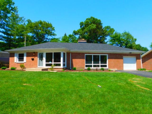 814 Greenwood Dr., Wheaton, IL 60189