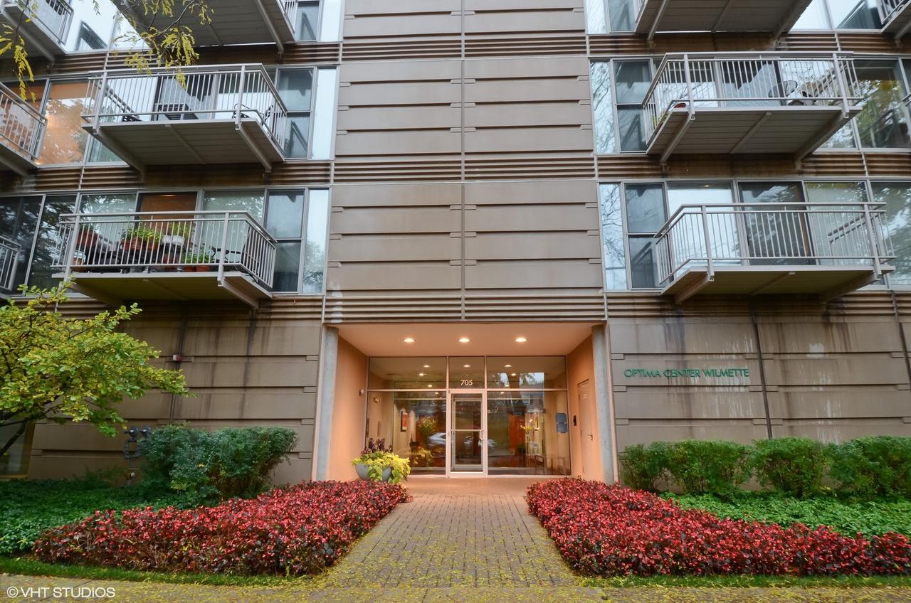 705 11th St. #217, Wilmette, IL 60091