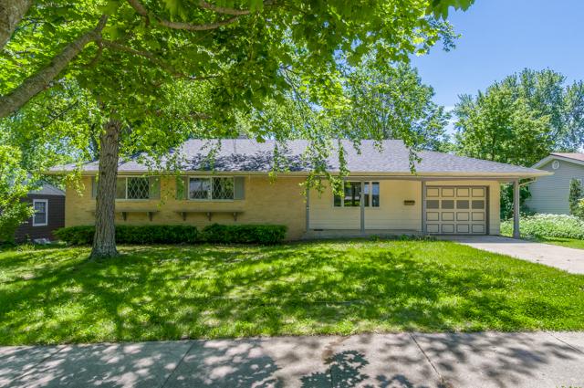 230 W Hillcrest Dr., Dekalb, IL 60115