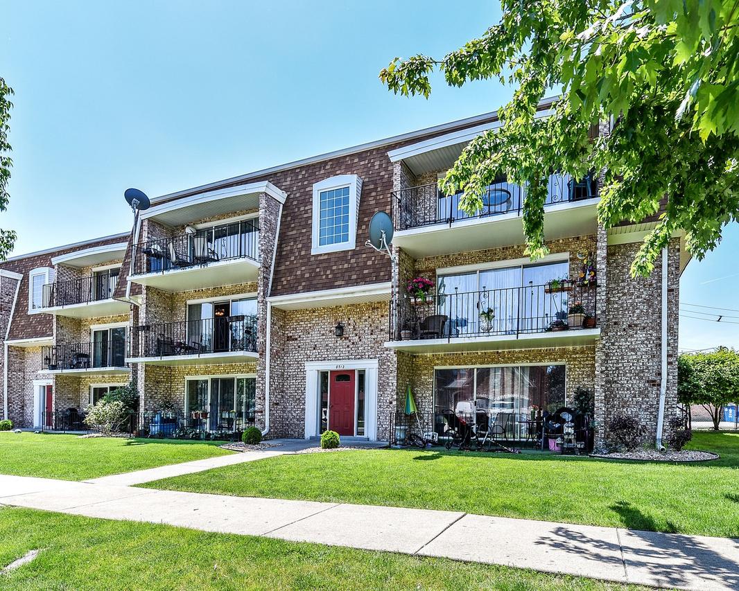 8712 Mobile Ave. #2C, Oak Lawn, IL 60453