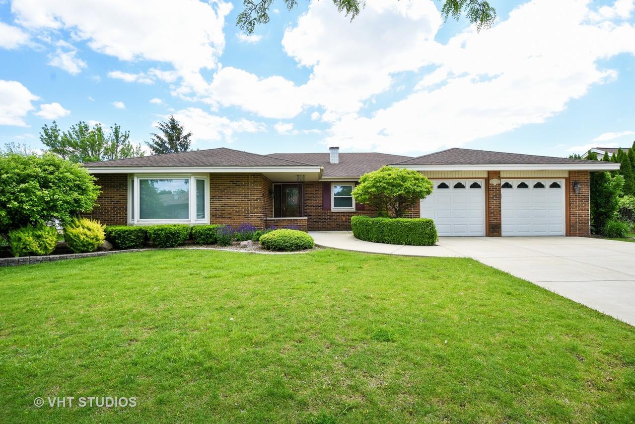 2121 Chilmark Ln., Schaumburg, IL 60193