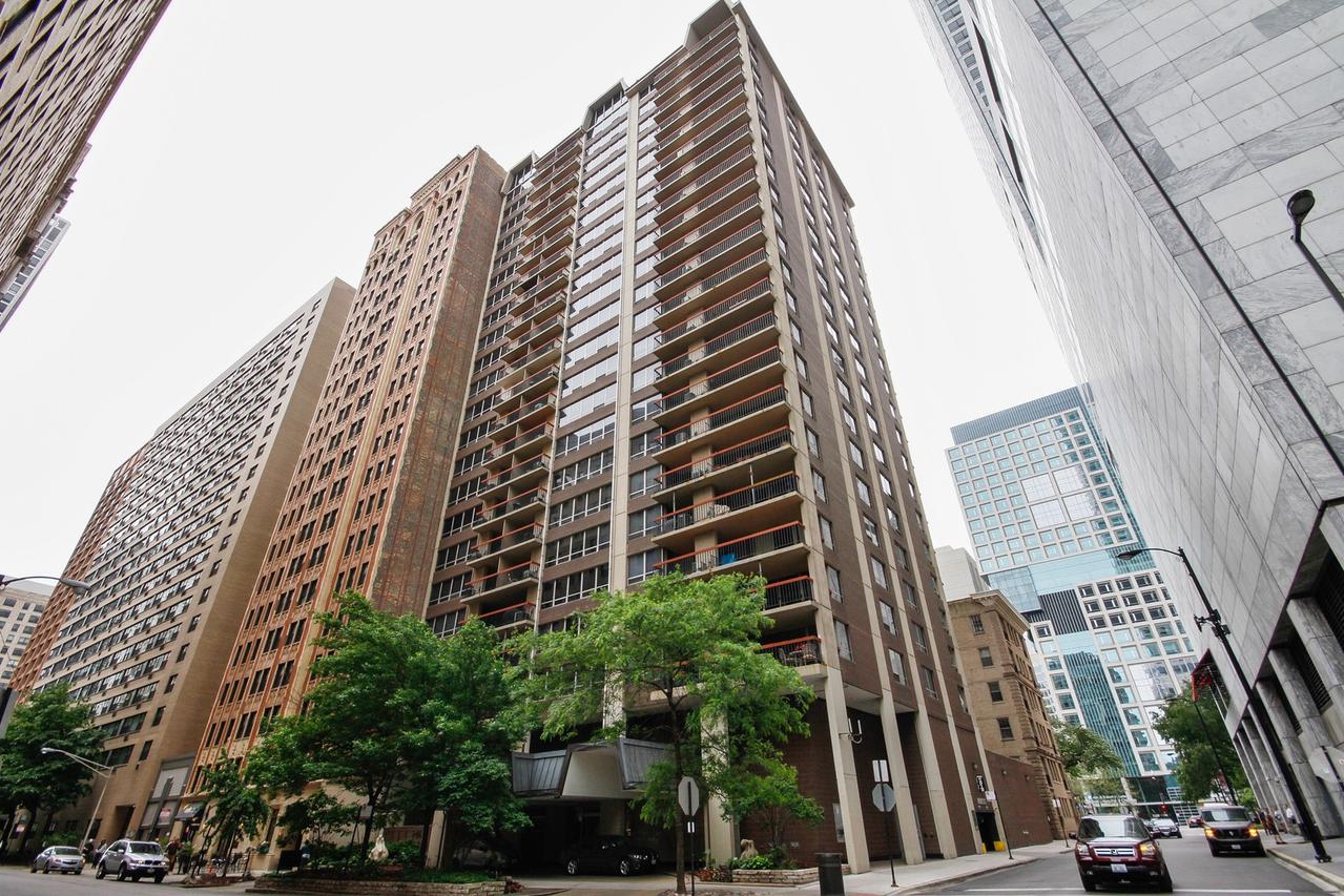 201 E Chestnut St. #18C, Chicago, IL 60611