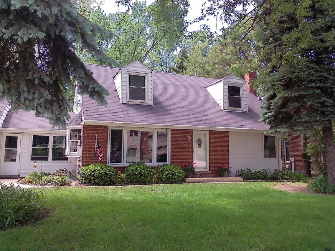 2234 Eastview Dr., Des Plaines, IL 60018