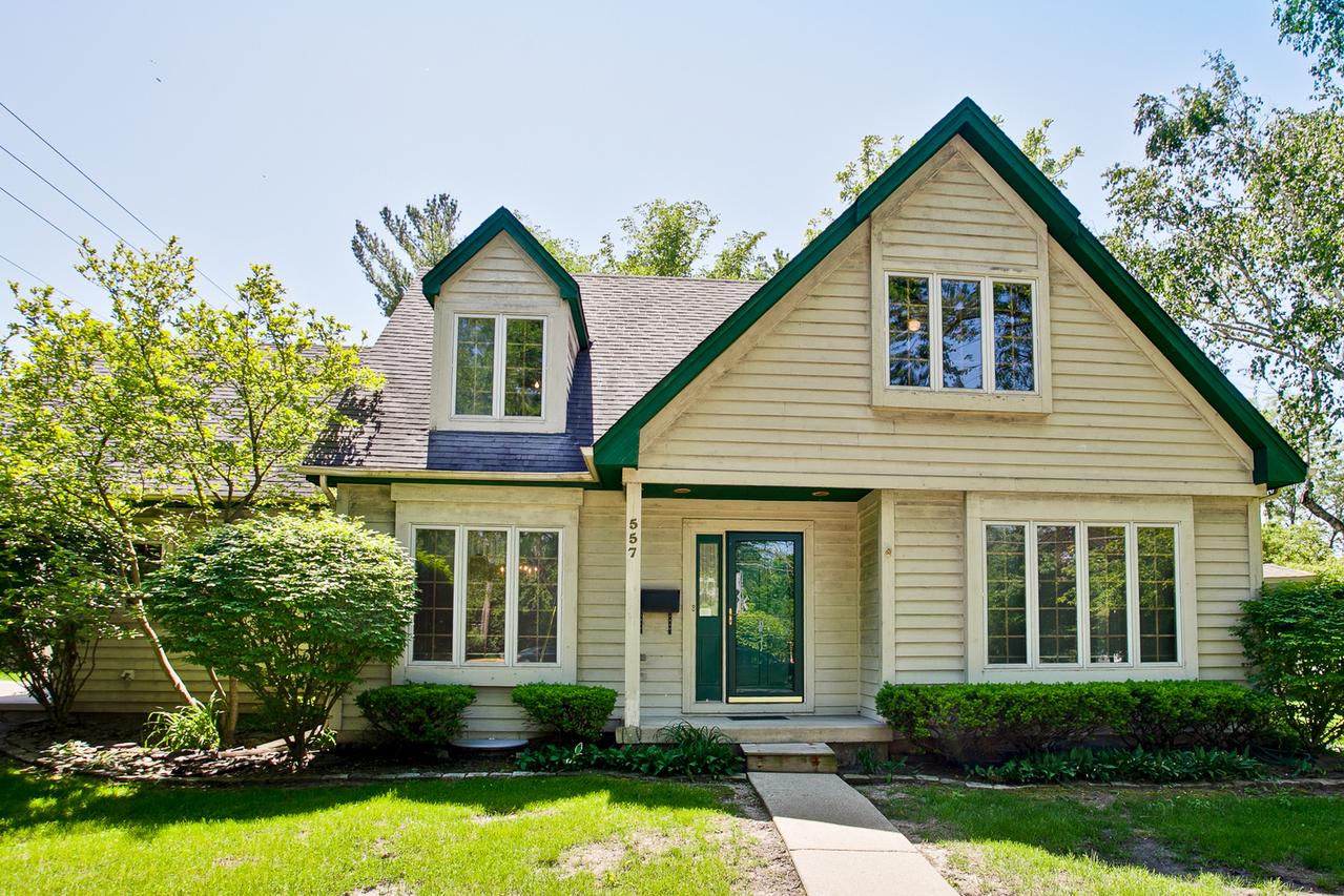 557 North Ave., Barrington, IL 60010