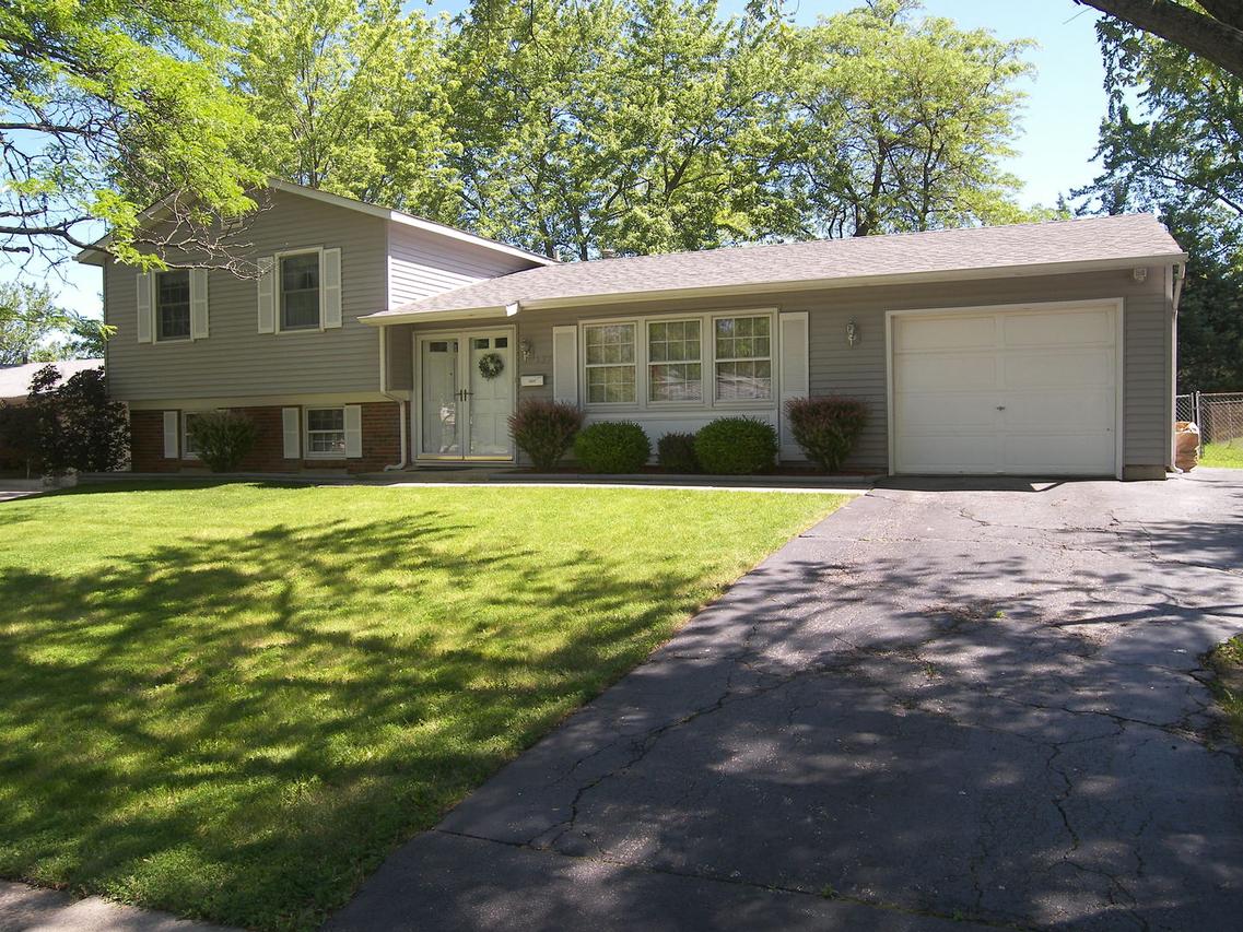 137 Aspen Dr., Schaumburg, IL 60194