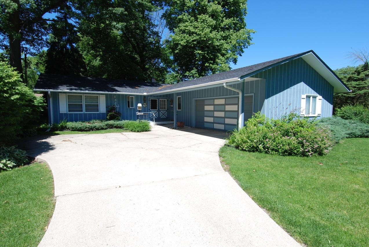 1320 Coolidge Pl., Rockford, IL 61107