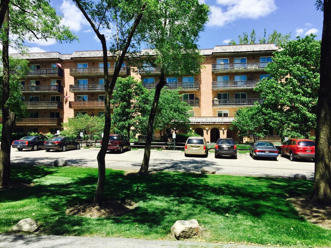 502 Redondo Dr. #105, Downers Grove, IL 60516