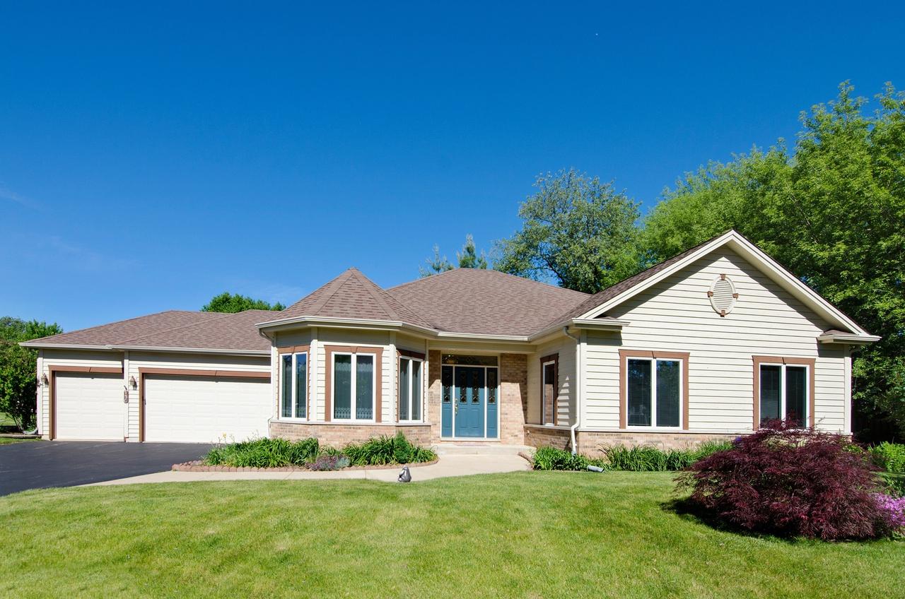 160 Wildflower Ln., Crystal Lake, IL 60014