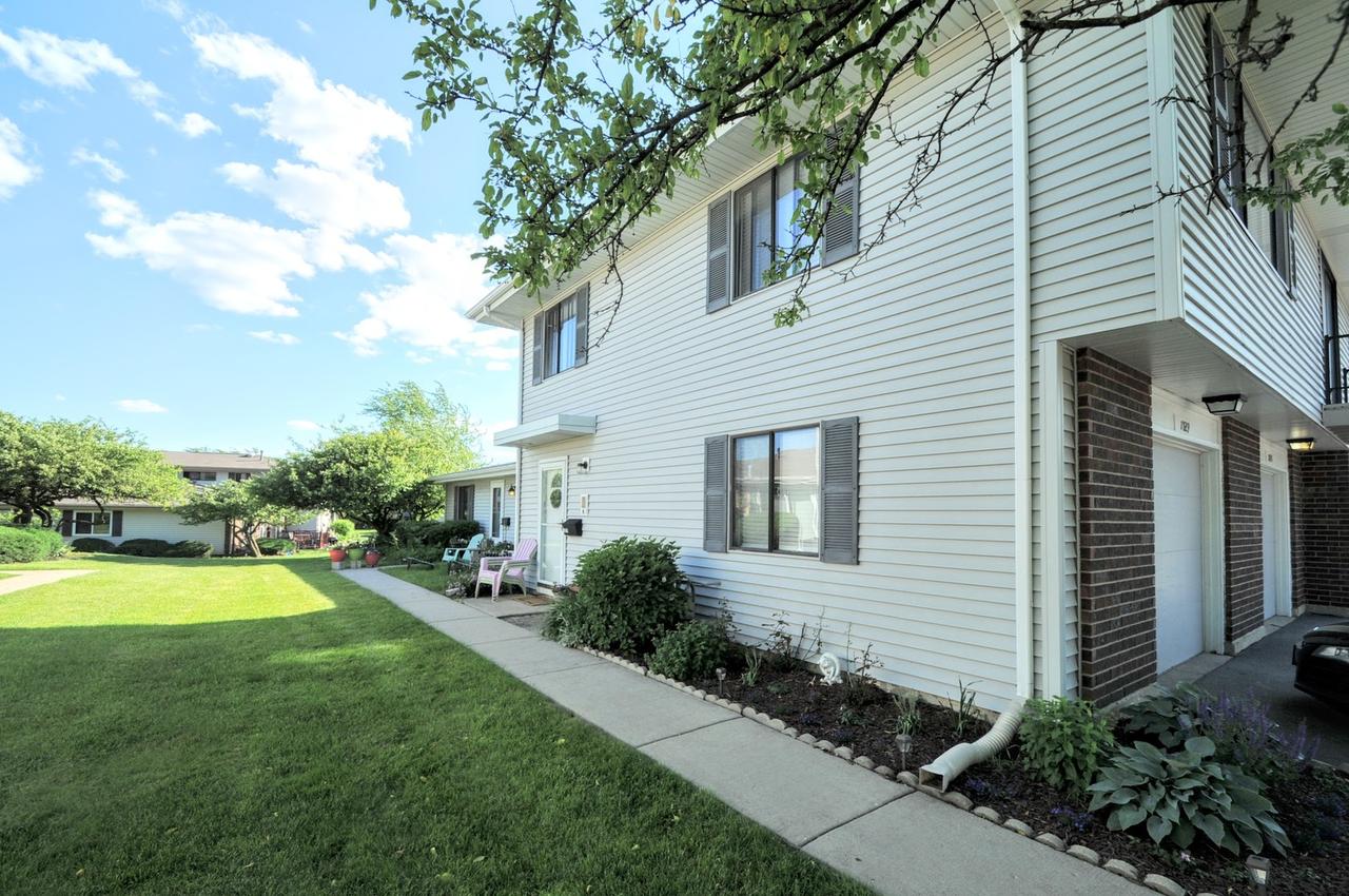 1029 Quanset Ct., Schaumburg, IL 60194