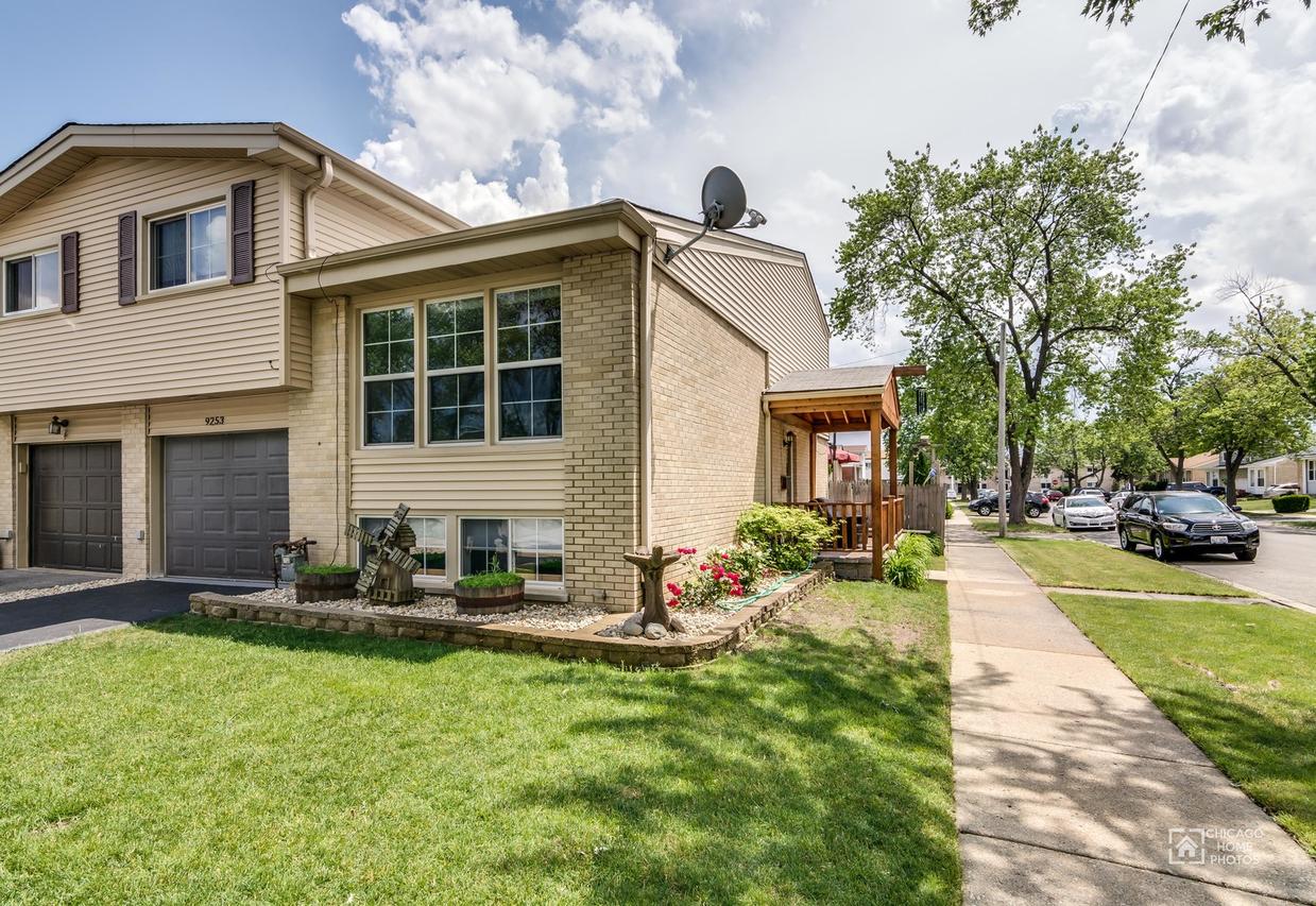 9253 Barberry Ln., Des Plaines, IL 60016