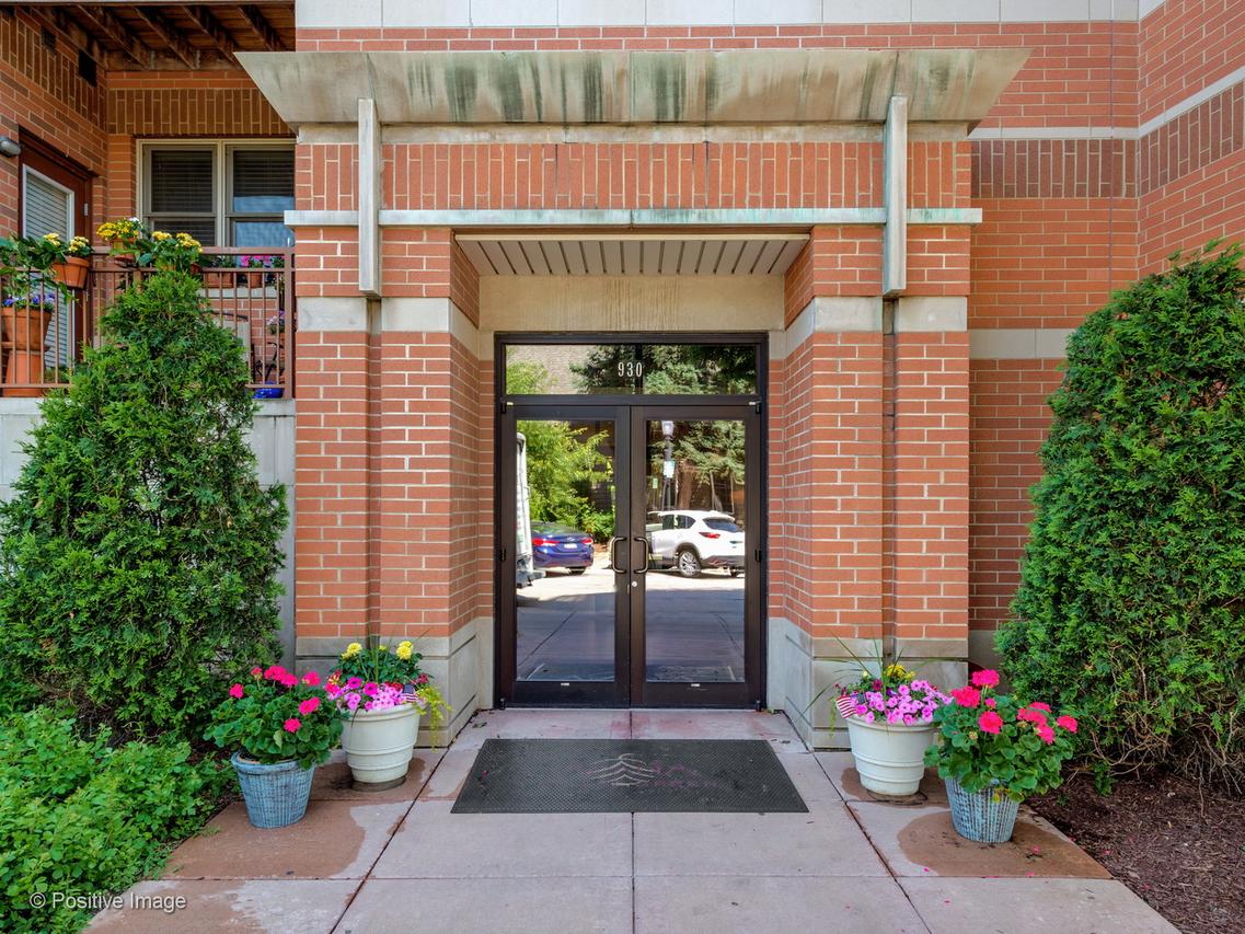 930 Curtiss St. #202, Downers Grove, IL 60515