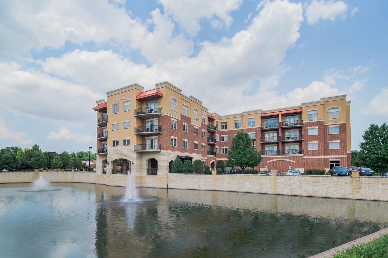 1200 N Foxdale Dr. #108, Addison, IL 60101