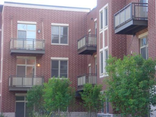 756 W 14th St. #301, Chicago, IL 60607