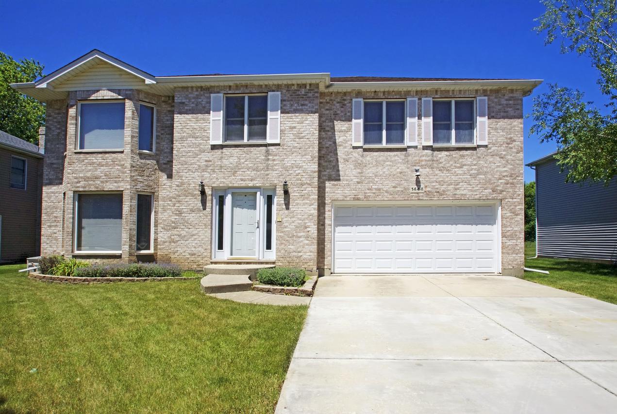 1444 Columbus Dr., Bolingbrook, IL 60490