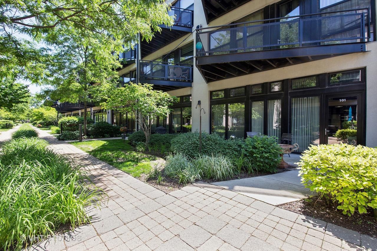 1070 W 15th St. #101, Chicago, IL 60608