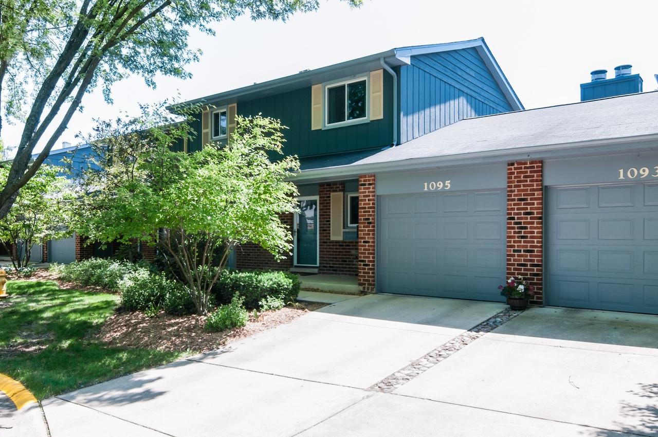 1095 Whitchurch Ct., Wheaton, IL 60189