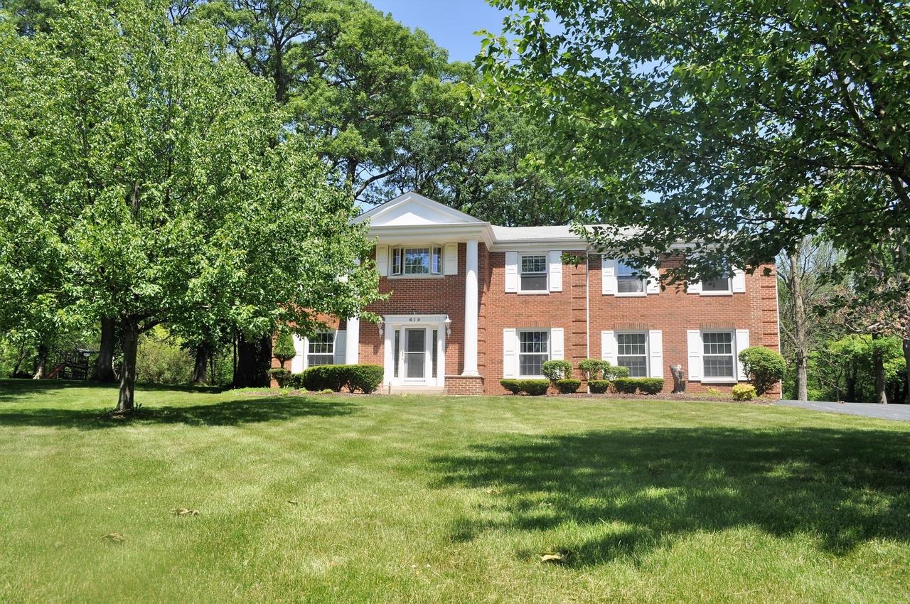 619 Prestwick Dr., Frankfort, IL 60423