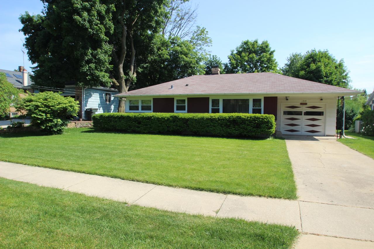 195 W Park St., Mundelein, IL 60060