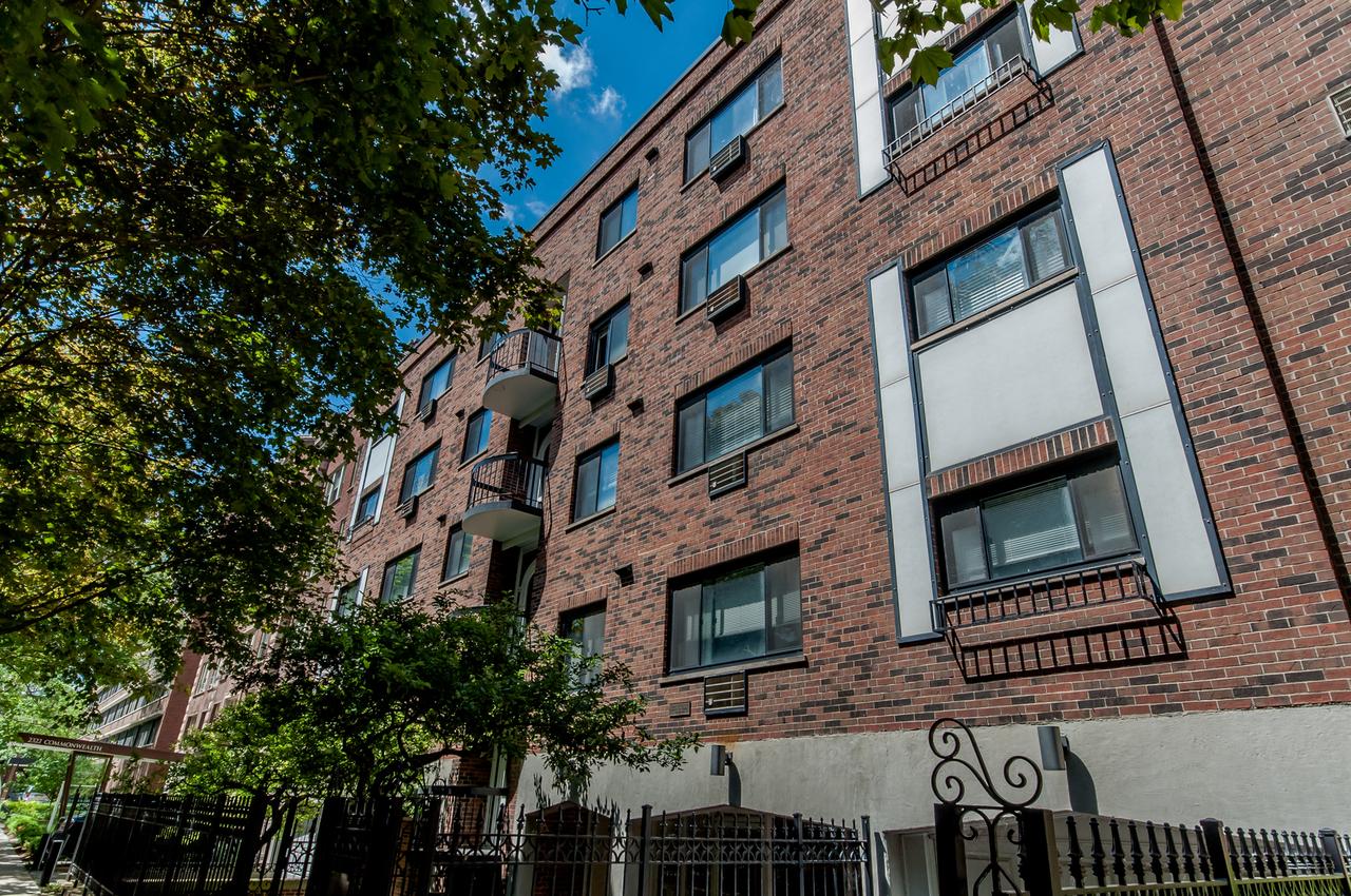 2336 N Commonwealth Ave. #208, Chicago, IL 60614